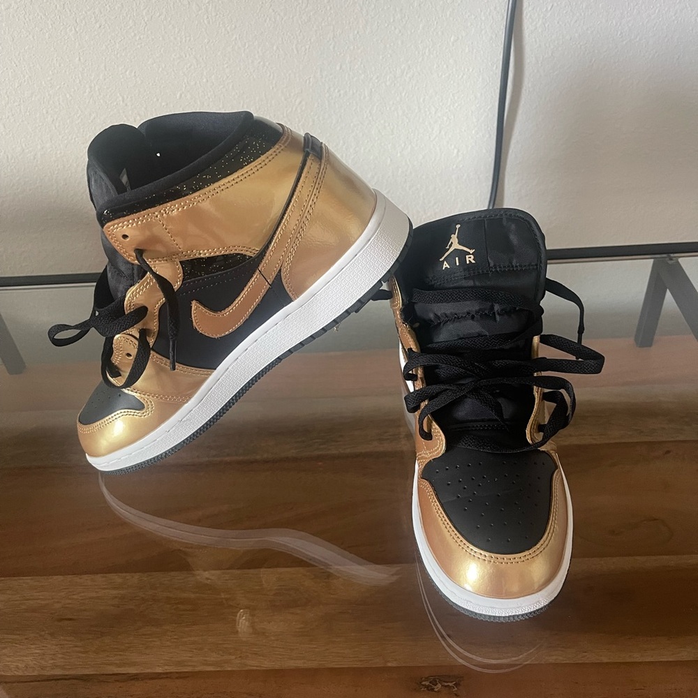 BIG KIDS' AIR JORDAN RETRO 1 MID SE CASUAL SHOES